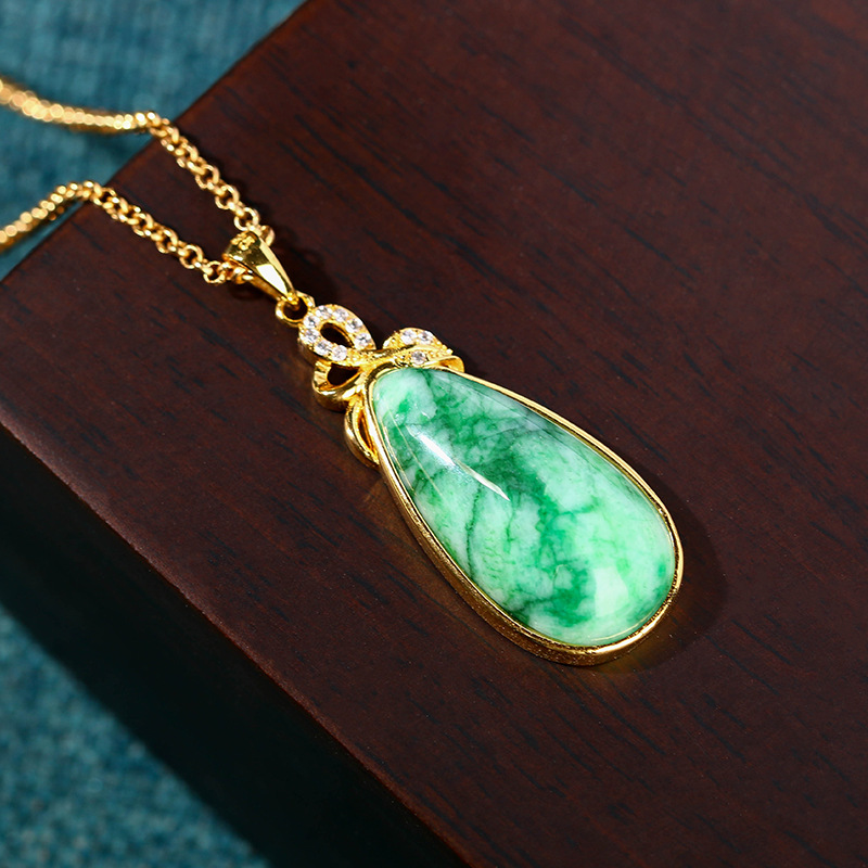 Gold Plated Jewelry - Collar con colgante de jade natural